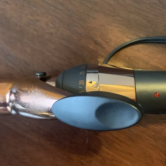 Infiniti - Pro by Conair 1" Curling Iron - Black/Gold - Picture 2 of 6